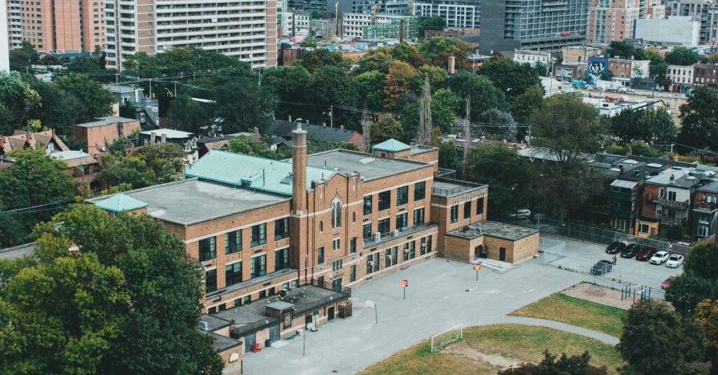 Featured image for 10 Best Neighborhoods in Toronto for Families in 2024: Schools, Safety, and Home Values